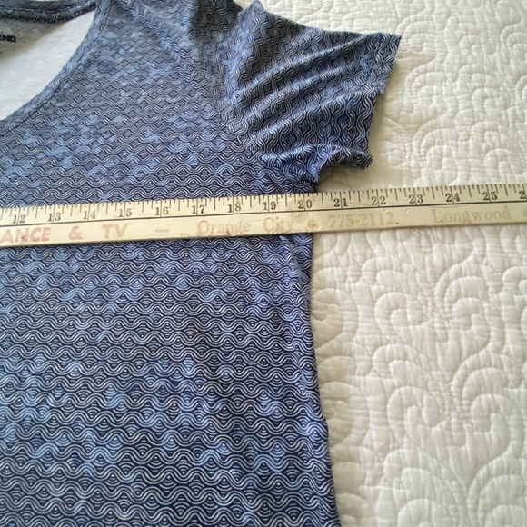 Lands' End Blue Boxy Short Sleeve T-Shirt Shades of Blue Wavy Print Size Small - Picture 7 of 8